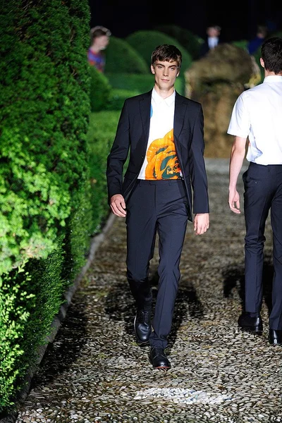 Look 26